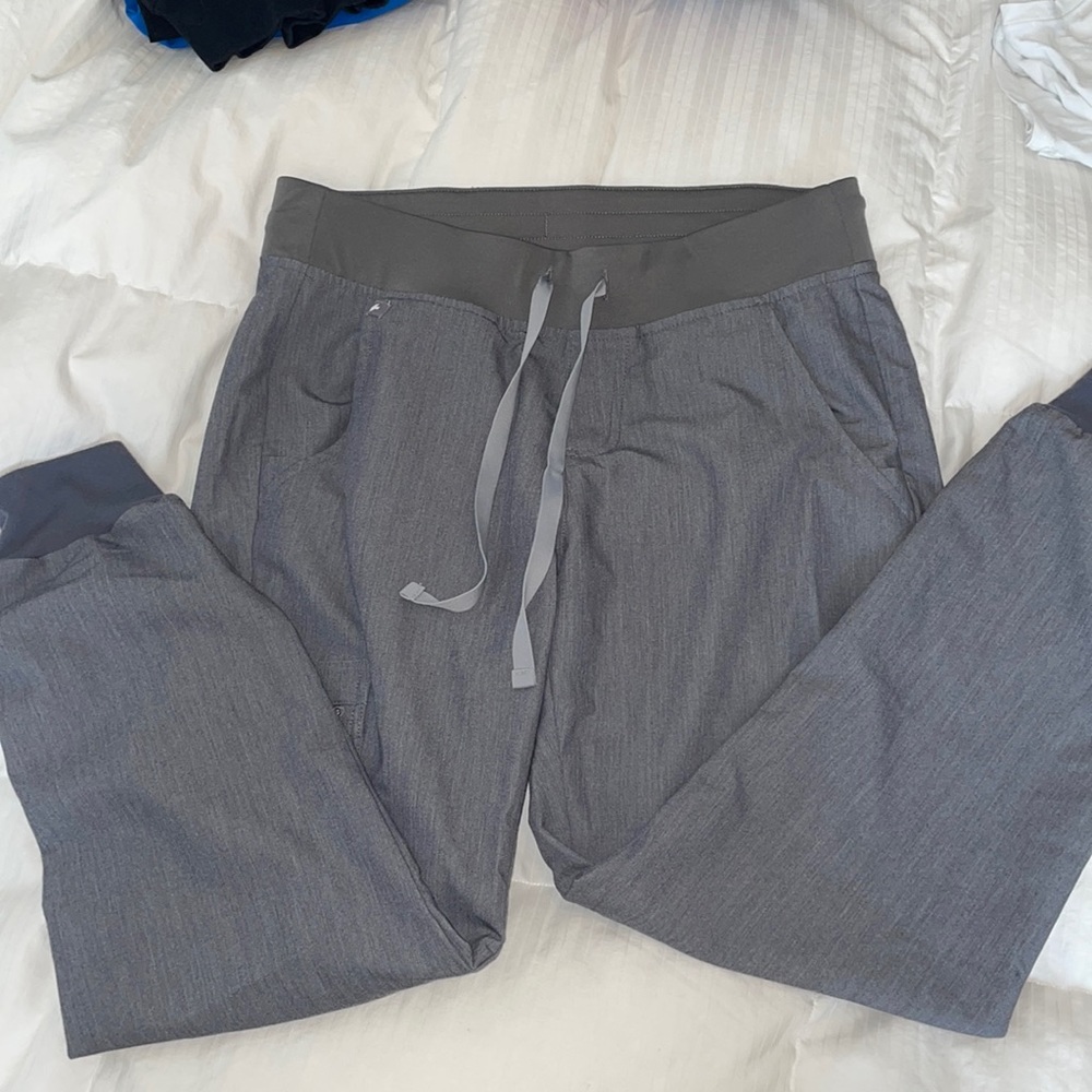 Figs petite small gray Zamora joggers